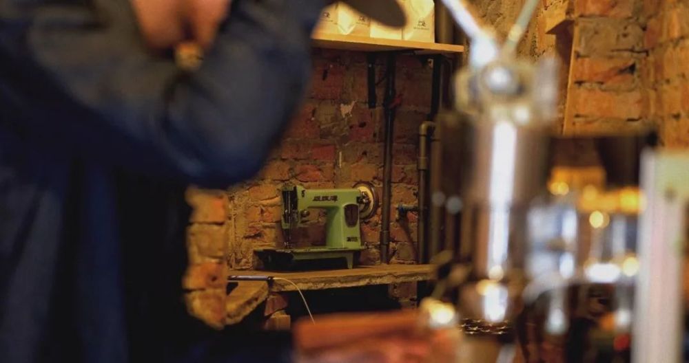 缝纫机咖啡：成都最小咖啡店小到没有空间，日出100杯，猎奇还是有趣？